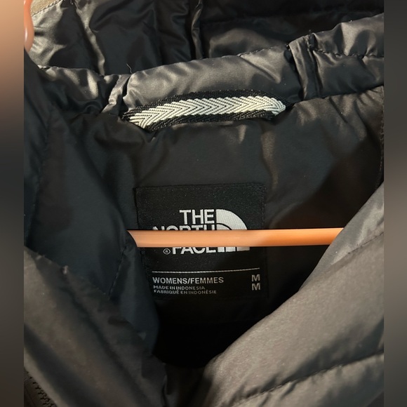 Women’s Northface Niche Vest - Picture 3 of 3